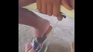 Gizelly Urach mijando&period;&period;&period; outdoor&period;&period;&period; piss